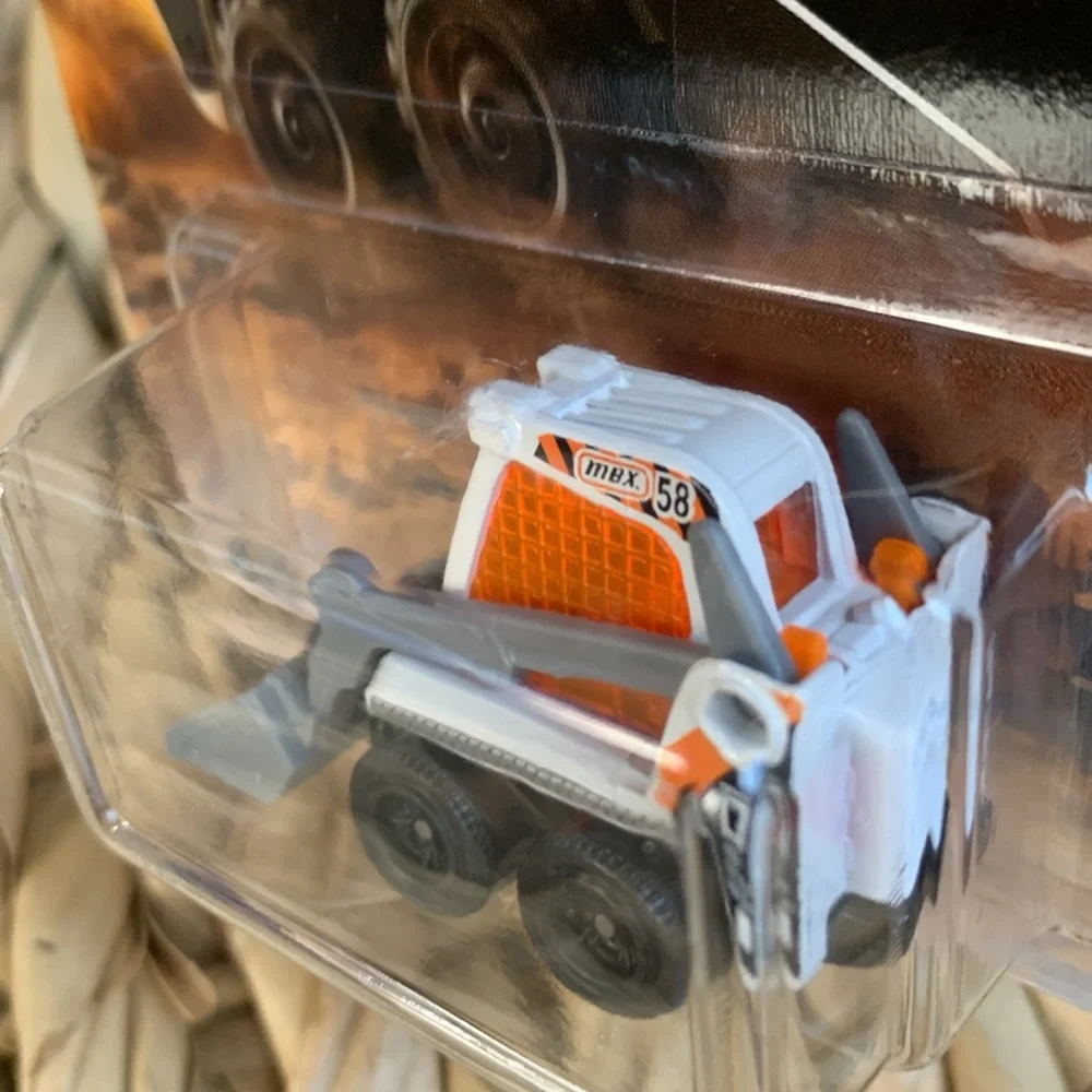 Matchbox Skidster Construction Truck Vehicle White Orange Diecast Toy Vehicle 🆕